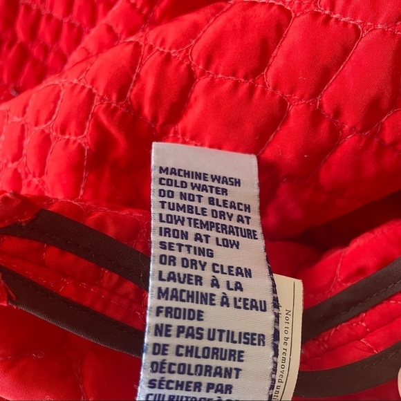 Tabi red pebble quilted sleeveless lightweight outerwear vest with pockets - Picture 10 of 11